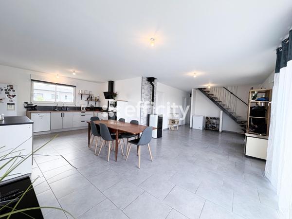 Maison
         7 pièces
        - 126 m² Exclusivité 262 000 € *