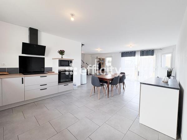 Maison
         7 pièces
        - 126 m² Exclusivité 262 000 € *