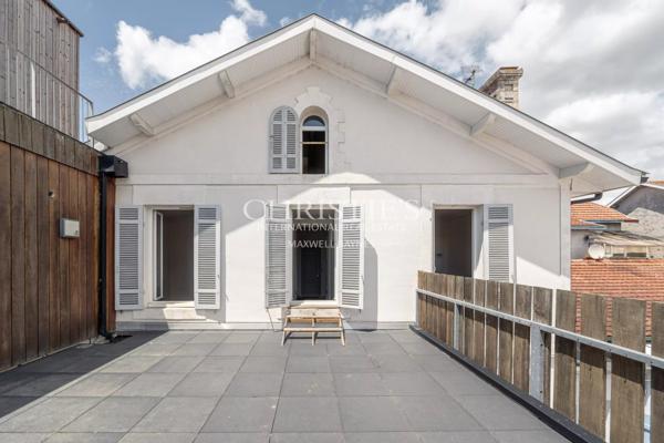 ANDERNOS , HYPER CENTRE VILLE, MAISON DE VILLE EN RUE PIÉTONNE
