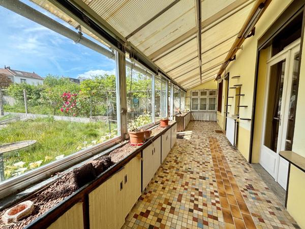 Maison familiale à rénover avec jardin et garage