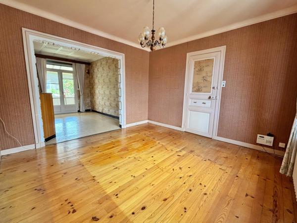 Maison familiale à rénover avec jardin et garage
