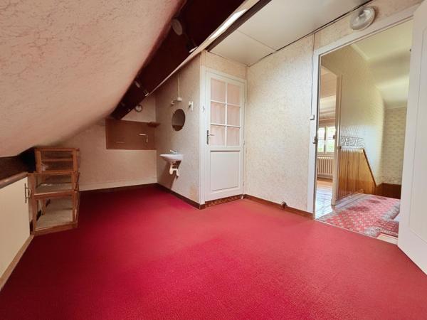 Maison familiale à rénover avec jardin et garage