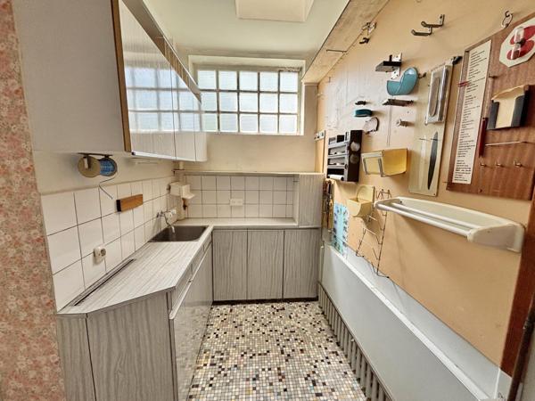 Maison familiale à rénover avec jardin et garage