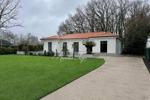 Maison avec garage et piscine au calme
