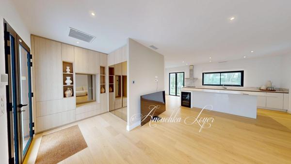 Maison avec garage et piscine au calme