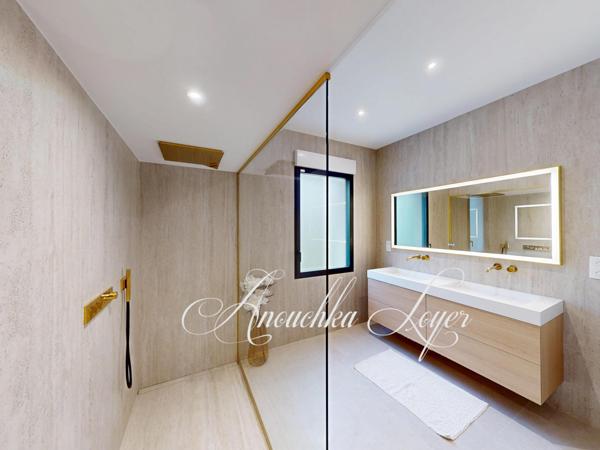 Maison avec garage et piscine au calme