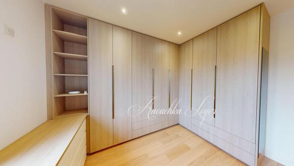 Maison avec garage et piscine au calme