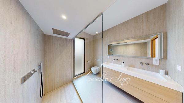 Maison avec garage et piscine au calme