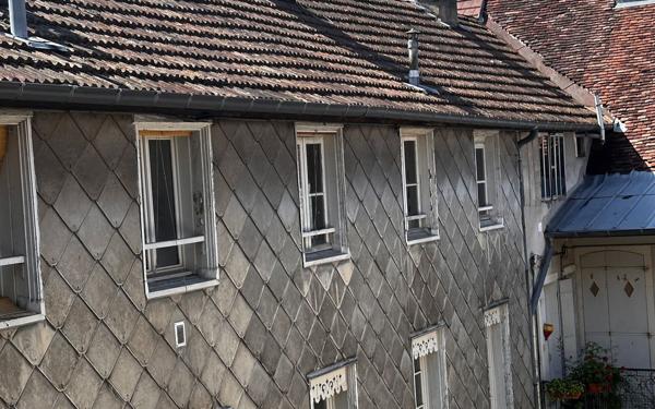 Immeuble à vendre    1 pièce • 1 640 m2 Lons-le-Saunier