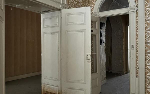 Immeuble à vendre    1 pièce • 1 640 m2 Lons-le-Saunier