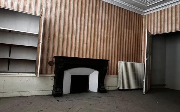 Immeuble à vendre    1 pièce • 1 640 m2 Lons-le-Saunier