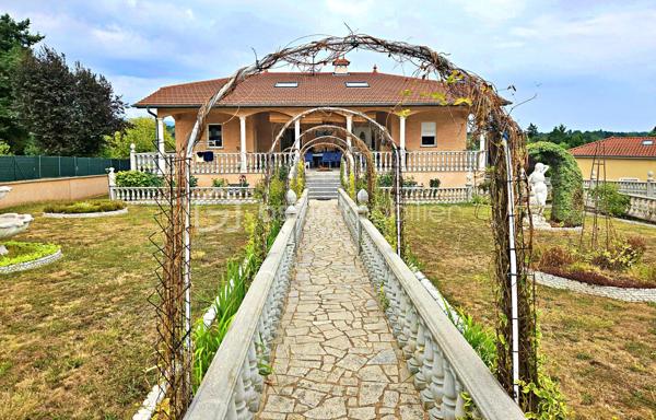 Maison traditionnelle de 230 m²