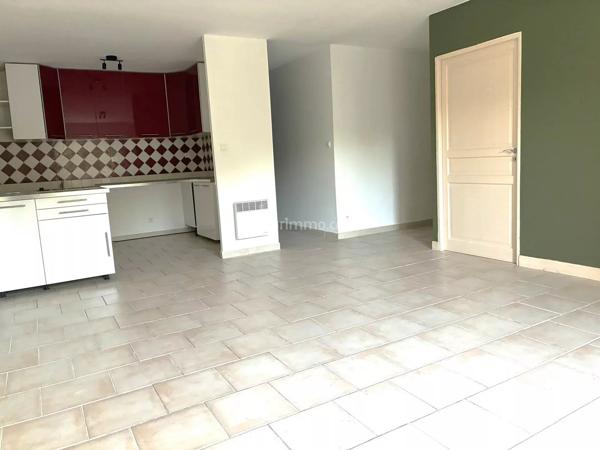 Location                                                      Appartement
                        
                     4 pièces                      84 m2                     à Aubagne
