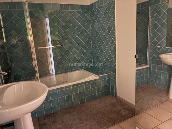 Location                                                      Appartement
                        
                     4 pièces                      84 m2                     à Aubagne