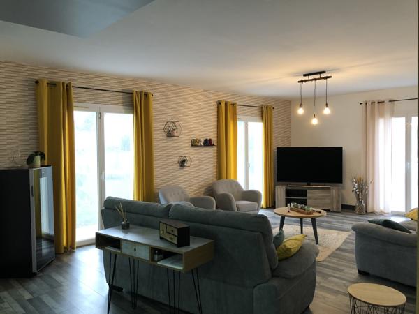 Morestel (38510) A MORESTEL MAISON 150 m² SUR TERRAIN DE 1200 m² ARBORE AVEC PISCINE CHAUFFEE ET GARAGE