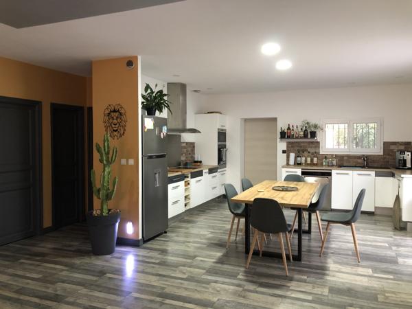 Morestel (38510) A MORESTEL MAISON 150 m² SUR TERRAIN DE 1200 m² ARBORE AVEC PISCINE CHAUFFEE ET GARAGE