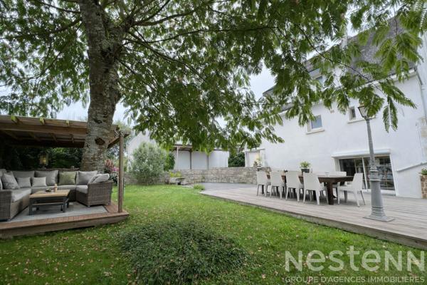 PLUNERET / Auray Saint-Goustan : maison rénovée de 120 m² avec jardin, sous-sol et poêle à bois