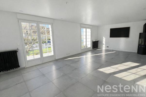 PLUNERET / Auray Saint-Goustan : maison rénovée de 120 m² avec jardin, sous-sol et poêle à bois