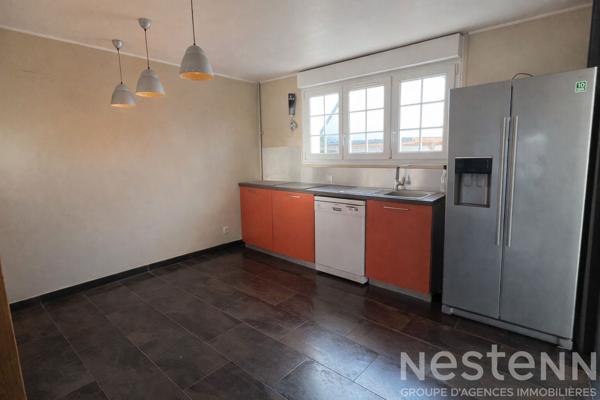 PLUNERET / Auray Saint-Goustan : maison rénovée de 120 m² avec jardin, sous-sol et poêle à bois