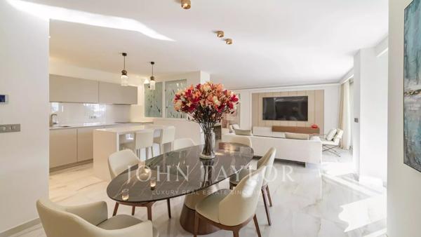 Croisette centrale : Vue mer et parc pour ce somptueux appartement