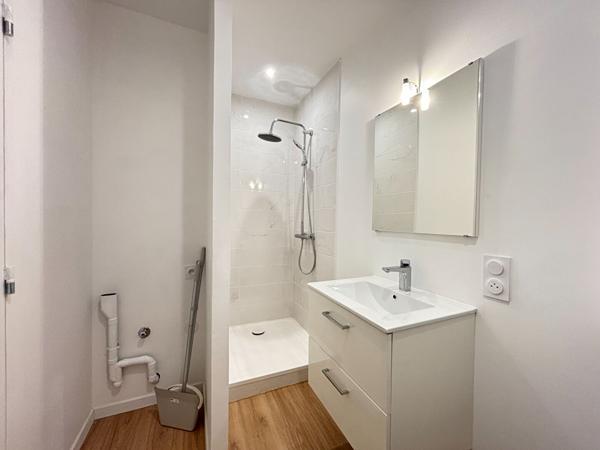 A LOUER Appartement de type 1 entièrement refait à neuf dans un immeuble en monopropriété- 21.70m²