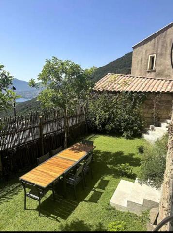 Olmeto, Maison de village en pierres de taille 4 pièce(s) 95 m2  jardin 202 m2