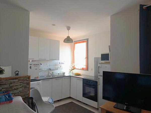 Vente                                                      Appartement
                        
                     1 pièces                      24 m2                     à La Londe-les-Maures