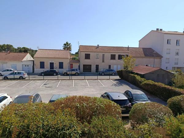 Vente                                                      Appartement
                        
                     1 pièces                      24 m2                     à La Londe-les-Maures