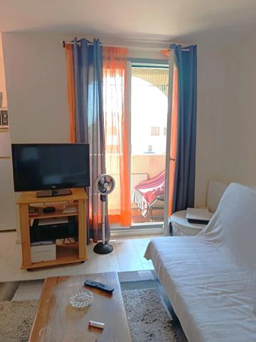 Vente                                                      Appartement
                        
                     1 pièces                      24 m2                     à La Londe-les-Maures