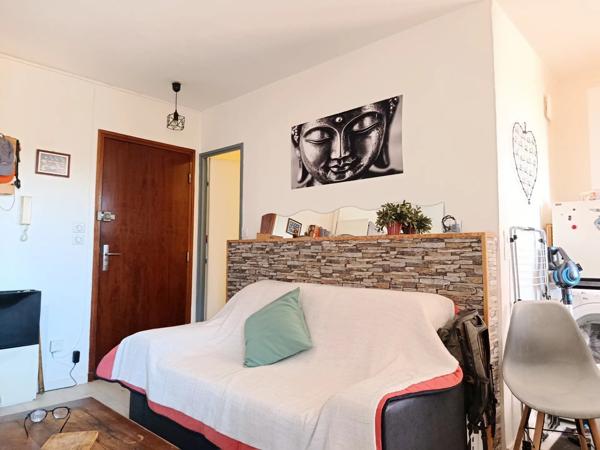 Vente                                                      Appartement
                        
                     1 pièces                      24 m2                     à La Londe-les-Maures