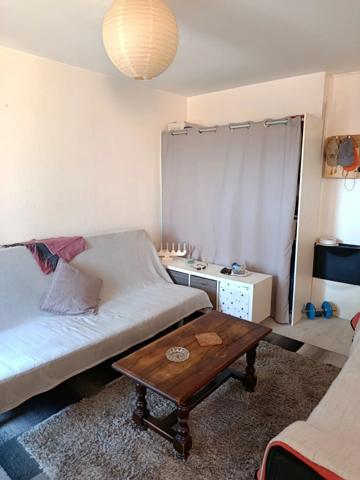 Vente                                                      Appartement
                        
                     1 pièces                      24 m2                     à La Londe-les-Maures