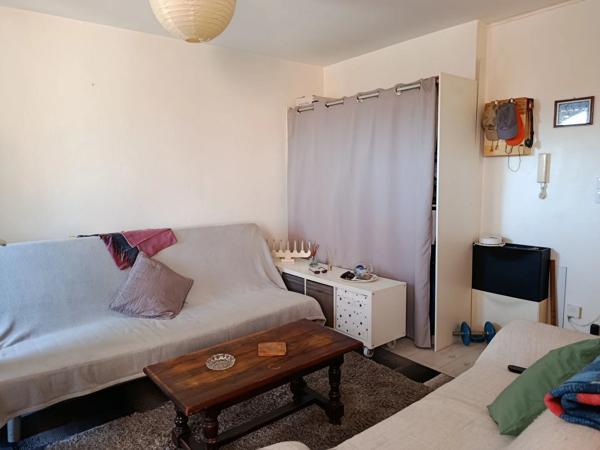 Vente                                                      Appartement
                        
                     1 pièces                      24 m2                     à La Londe-les-Maures