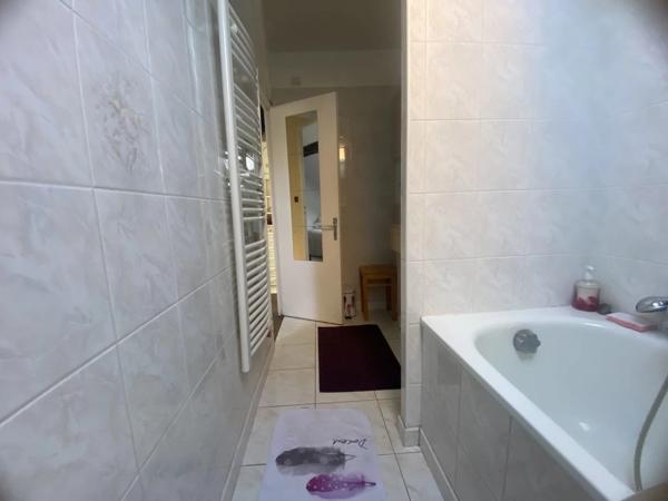 Vente                                                      Appartement
                        
                     1 pièces                      84 m2                     à Dourdan