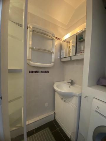 Vente                                                      Appartement
                        
                     1 pièces                      84 m2                     à Dourdan