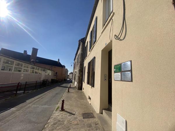 Vente                                                      Appartement
                        
                     1 pièces                      84 m2                     à Dourdan