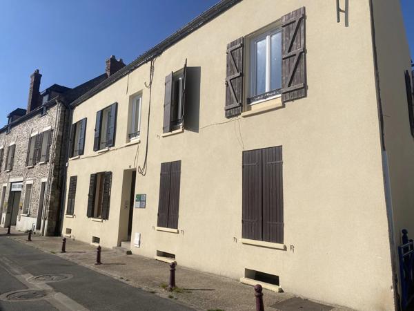 Vente                                                      Appartement
                        
                     1 pièces                      84 m2                     à Dourdan