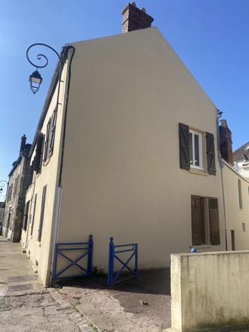 Vente                                                      Appartement
                        
                     1 pièces                      84 m2                     à Dourdan
