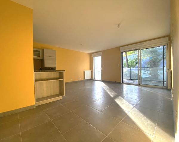 à vendre à Arradon - Bourg appartement 3 pièces  calme et recherché balcon parking