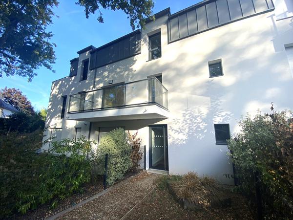 à vendre à Arradon - Bourg appartement 3 pièces  calme et recherché balcon parking