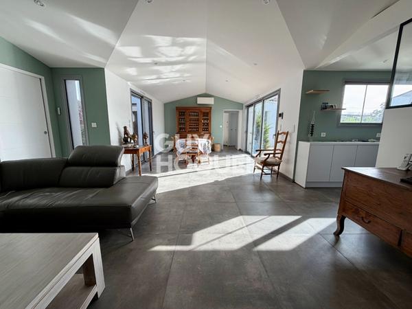 Maison récente à vendre à FETILLY - 154 m² avec piscine