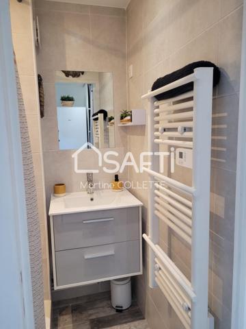 Proche de la plage Appartement meublé T2 au 1er et dernier étage avec parking