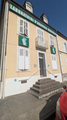 Immeuble de bureaux ou maison à rénover