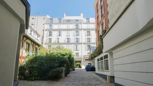 Appartement Paris 18e - BLANCHE / CITÉ YVES KLEIN