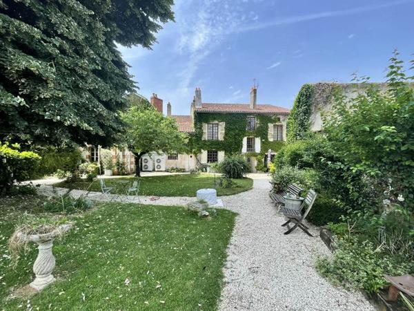 Maison à vendre |  Civray |  10 pièces | 274,2 m²