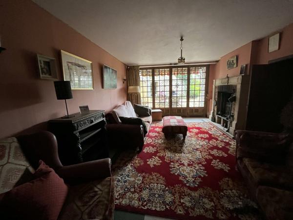 Maison à vendre |  Civray |  10 pièces | 274,2 m²