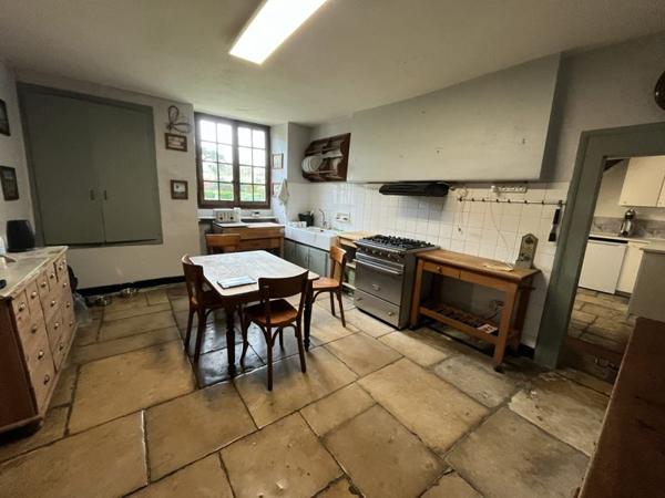 Maison à vendre |  Civray |  10 pièces | 274,2 m²