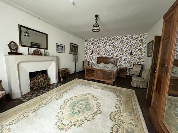 Maison à vendre |  Civray |  10 pièces | 274,2 m²