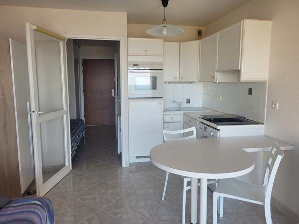 Appartement 1 pièce(s) 24.31 m2 A LOUER A L ANNEE EN VIDE