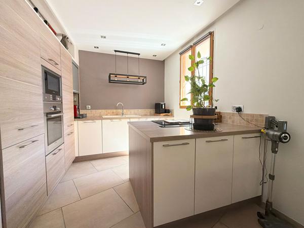 A VENDRE EN EXCLUSIVITE 84120 PERTUIS MAISON DE VILLE TYPE 3 PIECES DE 45M² AVEC COUR INTERIEUR