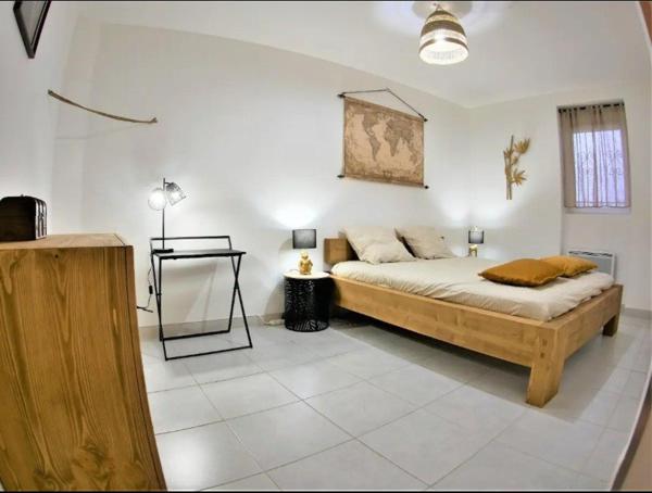 Local commercial transformé en appartement exploité en location saisonnière